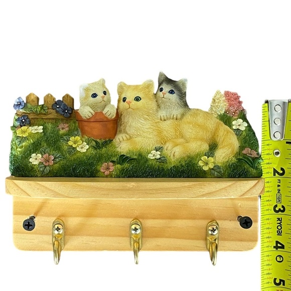 Crossroads Wood Ceramic House Home Cats Key Holder Shelf Decor. - Picture 3 of 9